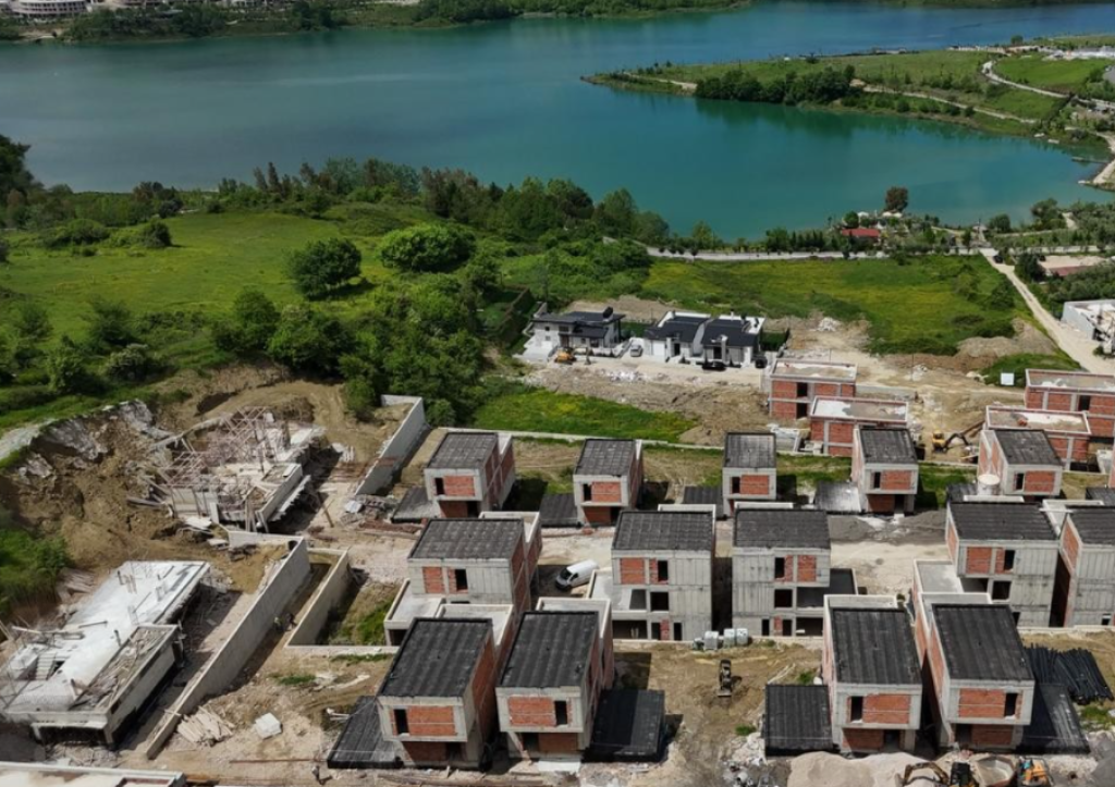 3-Storey Individual Villa for Sale – Tërfili Residence, Farka Lake