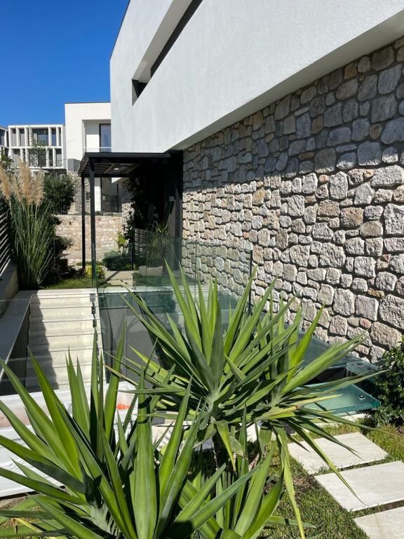 🏡 Individual Villa for Sale – Lake of Farka