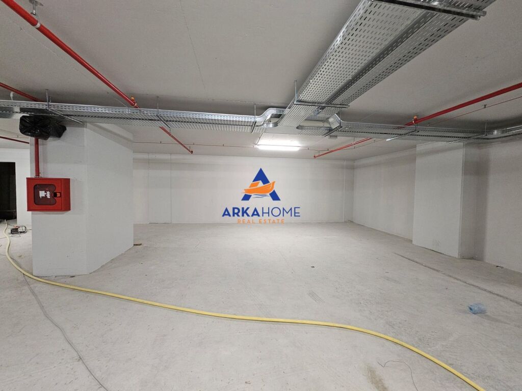 SHITET POST PARKIMI 12M2 "EKSPOSITA BUILDING" 5000000 LEKE