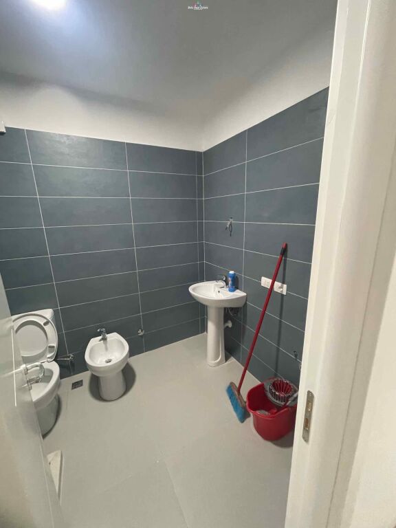 Ufficio in Affitto 2+1 Vicino a Via di Dibra (ID BZ2916) Tirana