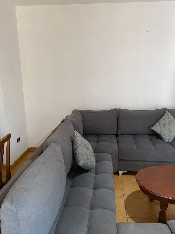 Jepet apartament me qira 2+1 tek 21 Dhjetori