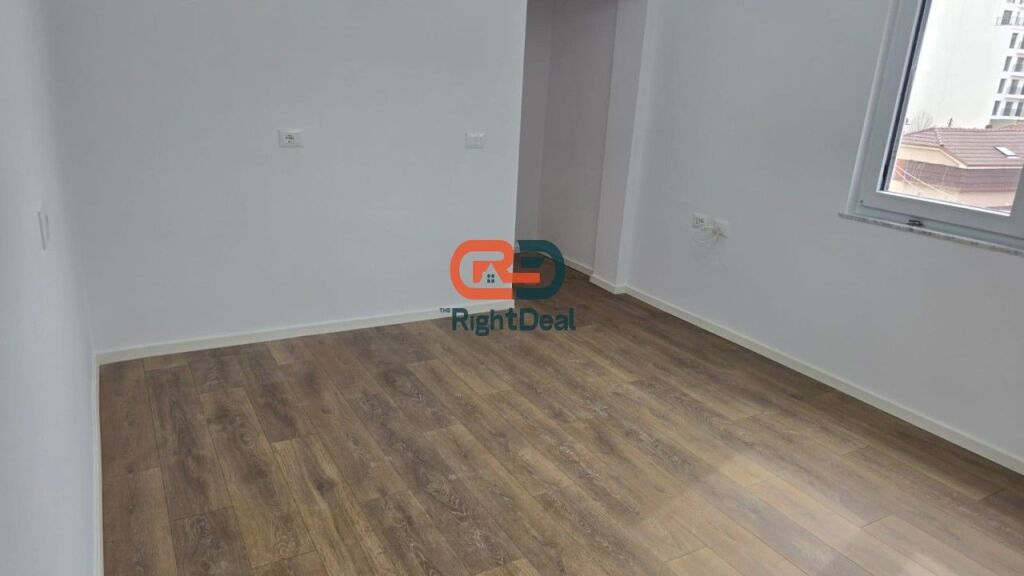 Vicino alla Scuola Rossa, Appartamento 1+1 Appena Investito in Vendita !!