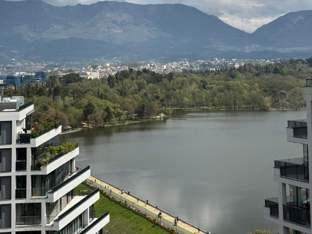 Appartamento 3+1+2 in affitto a Lake View Residence, Tirana