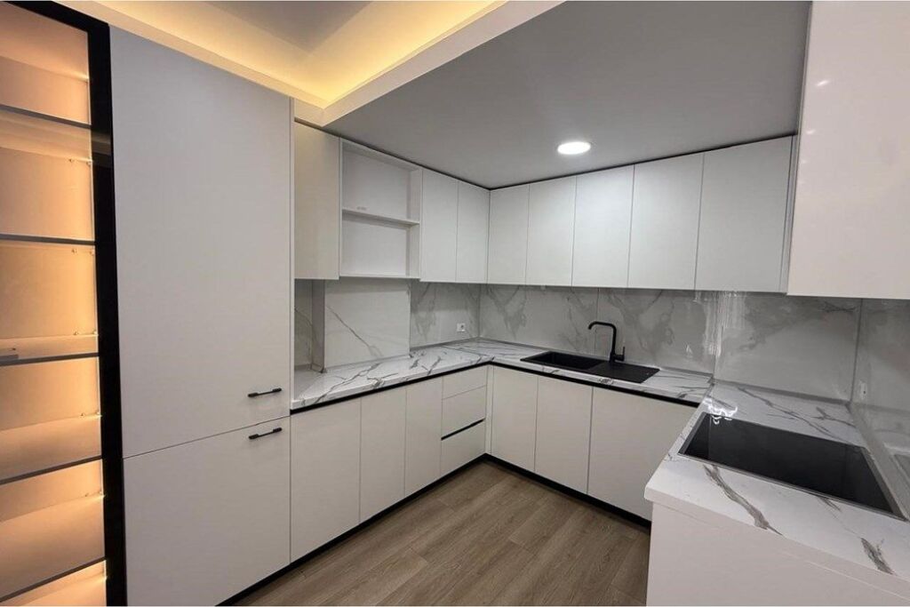 Jepet apartament 2+1+2 me qira te Kodra e Diellit 2.