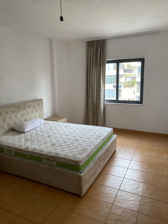 Jepet apartament me qira 2+1 tek 21 Dhjetori