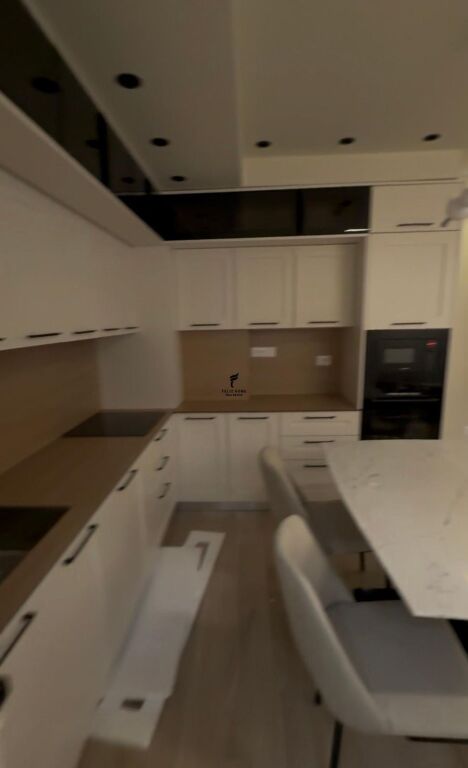 APARTAMENT ME QERA 2+1 KINOSTUDIO 75.000 LEKE FH-68906