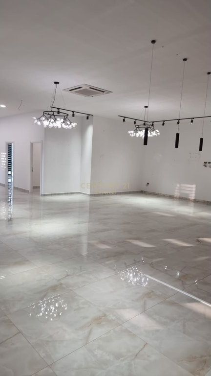 Commercial Unit for Rent at Pharmacy 10    3500