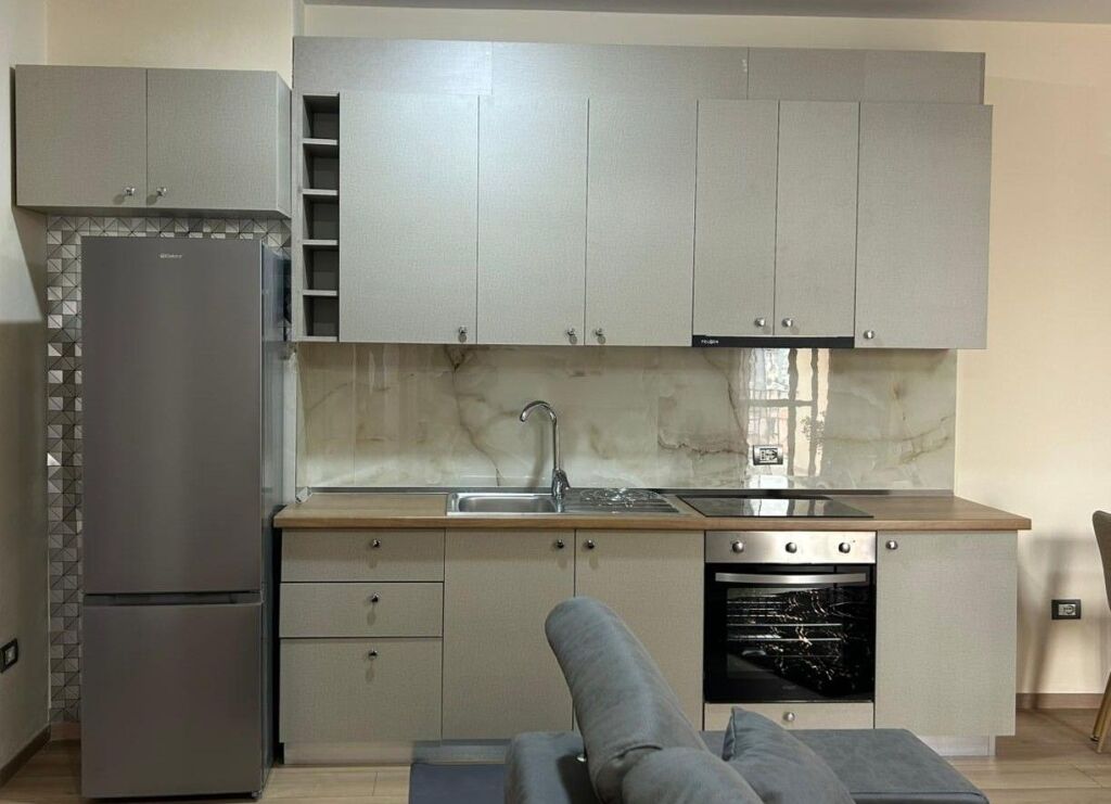 📌 Apartament me Qira – Rruga e Kavajës (përballë Delijorgjit)