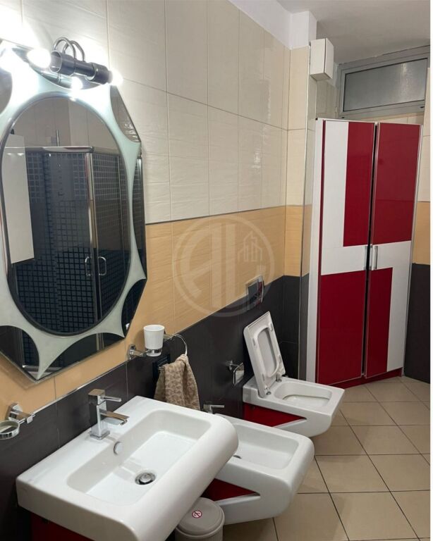 AFFITTASI APPARTAMENTO 2+1+2 – VIA DEL PORTO, DURRËS