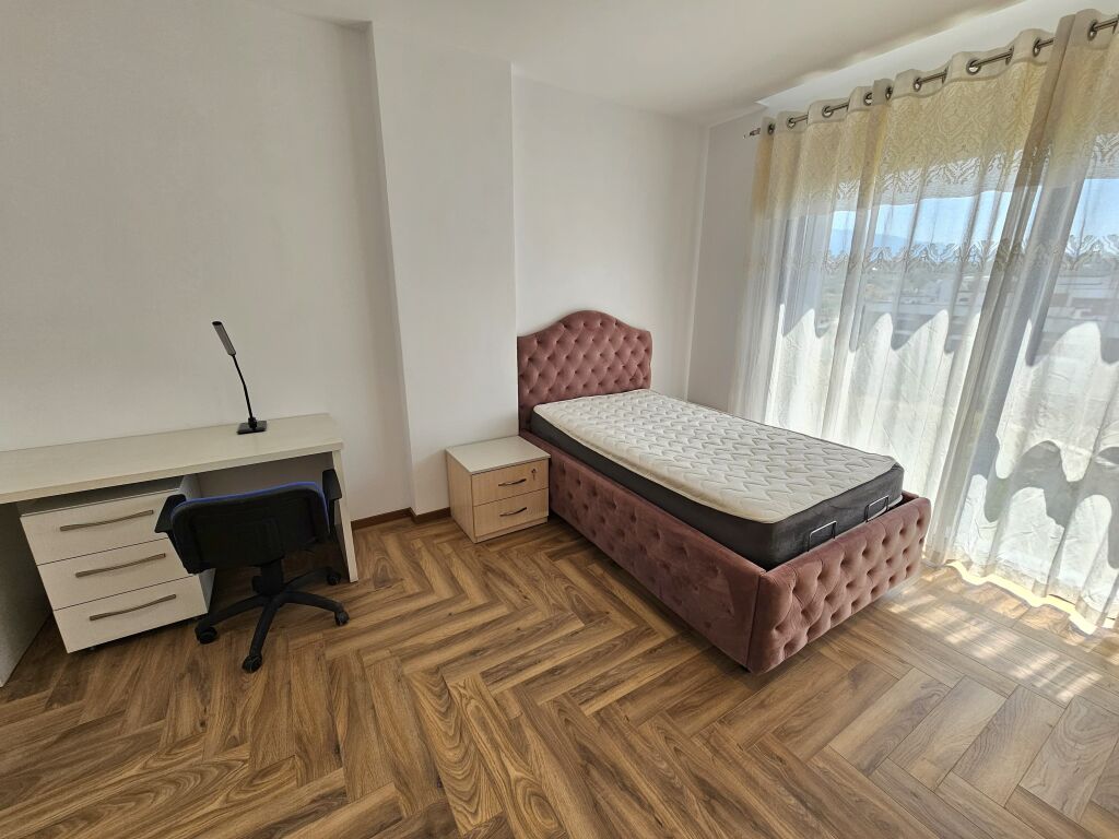 Apartament 2+1 me post parkimi per qira, Liqeni i Thate