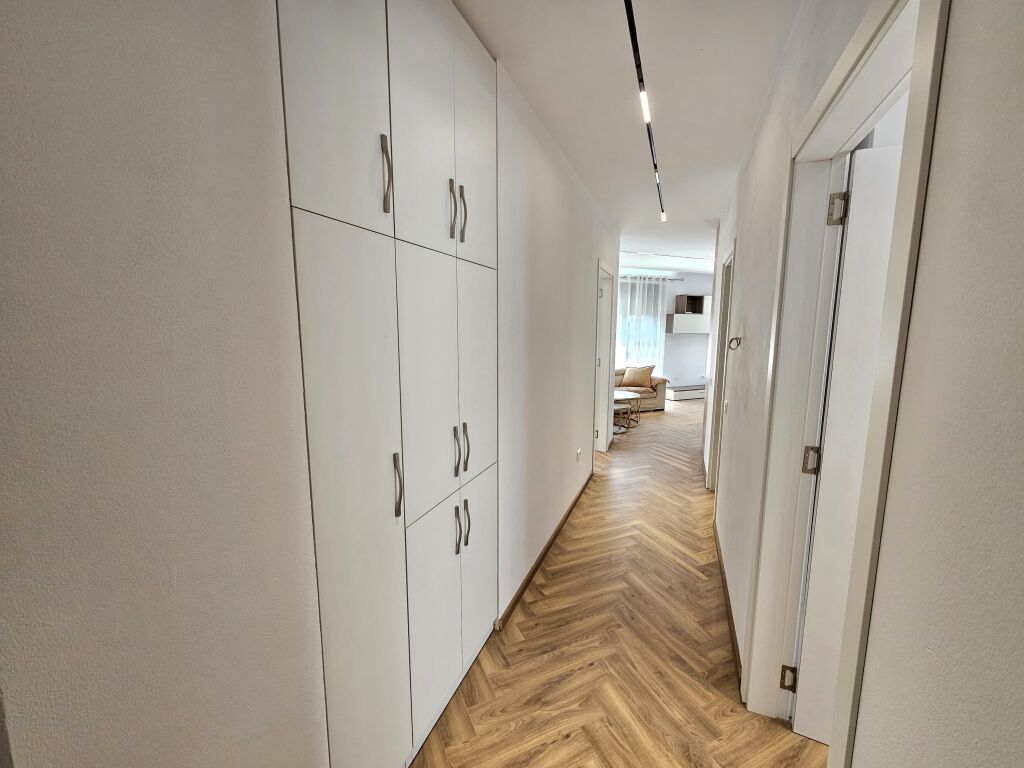 Apartament 2+1 me post parkimi per qira, Liqeni i Thate