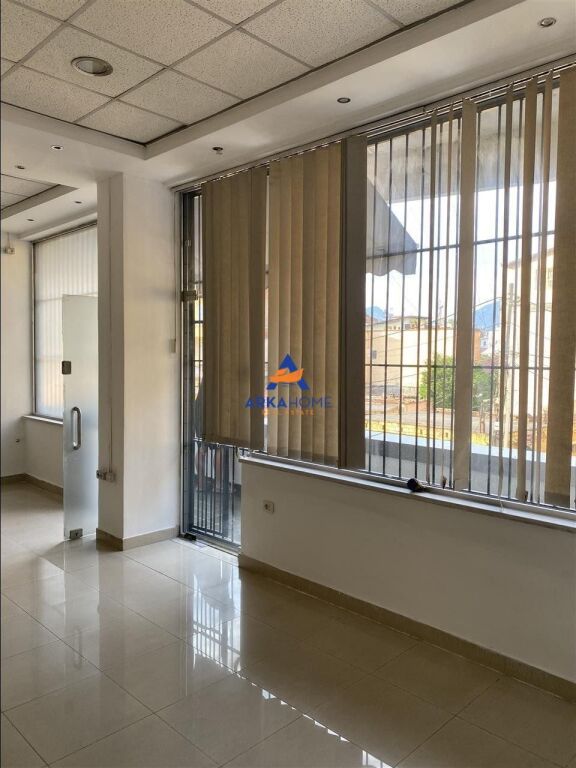 VENDESI COMMERCIALE IN VENDITA 70M2 "TEK VILA GOLD" 187000 EURO