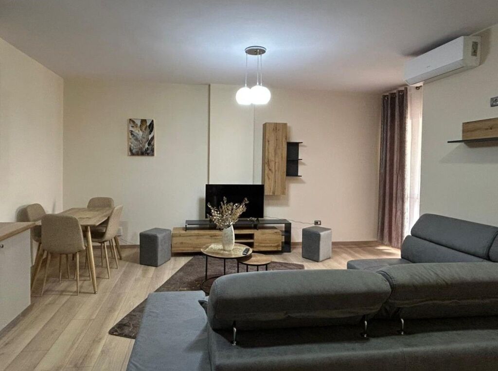 📌 Apartament me Qira – Rruga e Kavajës (përballë Delijorgjit)