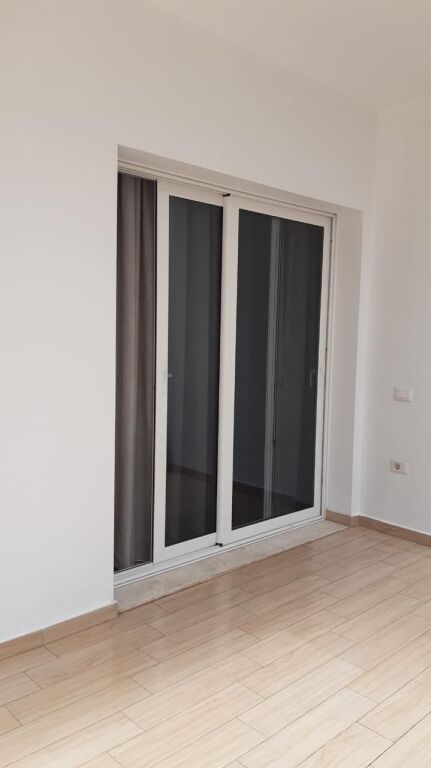 Apartament 1+1 per qira tek kthesa e kamzes