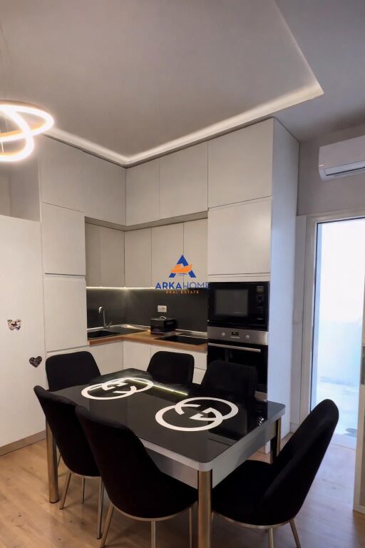 JEPET ME QERA APARTAMENT 1+1+VERANDE "LIQENI I THATË, TIRANË PRANE RADISONIT" 550 EURO
