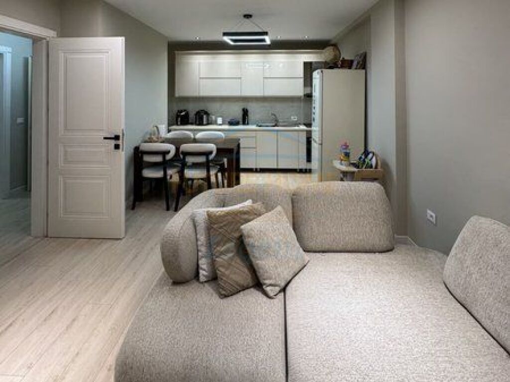 For sale, Apartment 1+1, Dry Lake, Tirana.