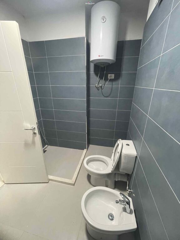 Ufficio in Affitto 2+1 Vicino a Via di Dibra (ID BZ2916) Tirana