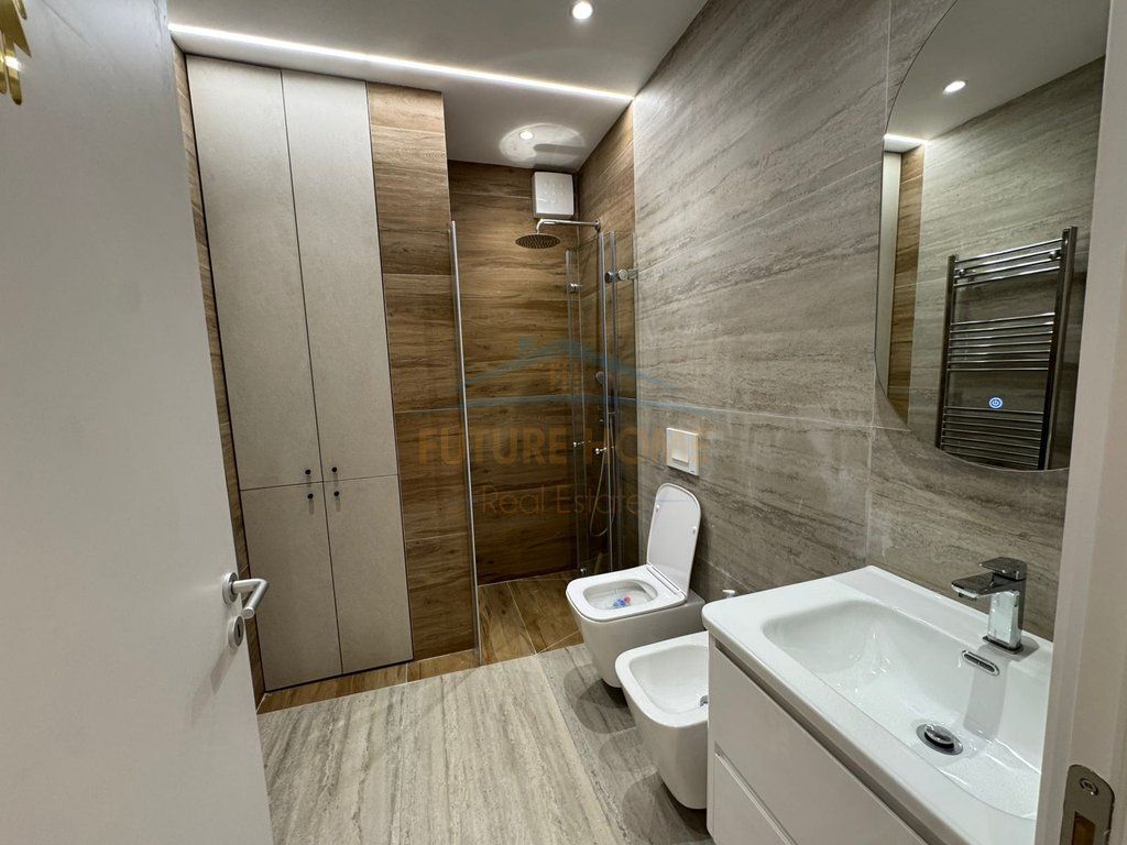 SHES APARTAMENT 1+1 TEK ZOGU I ZI NE TIRANE