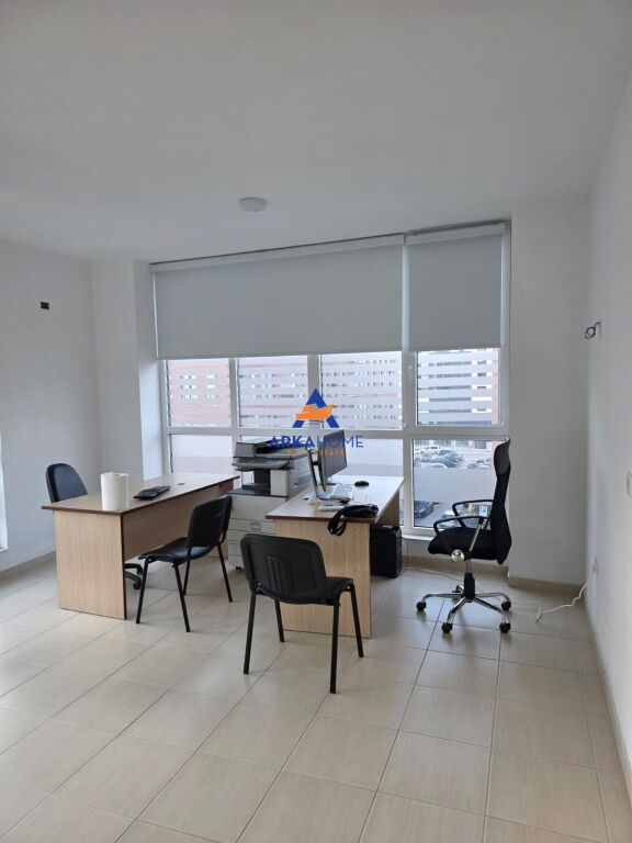 LOCALE IN AFFITTO PER UFFICI 65M2 "VIA JORDAN MISJA, NUOVO BOULEVARD, TIRANA" 500 EURO