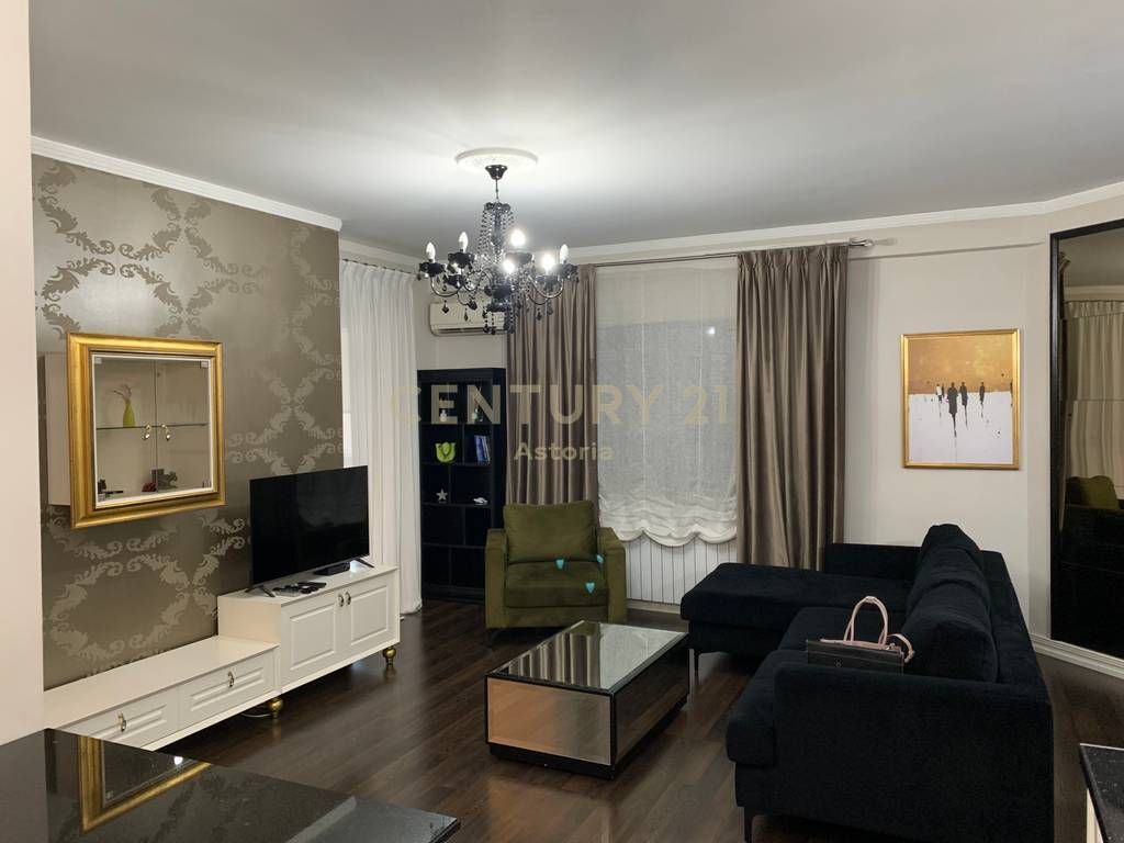 Jepet me qira apartament 2+1+2 i bollshëm në një zonë të qetë dhe familjare.