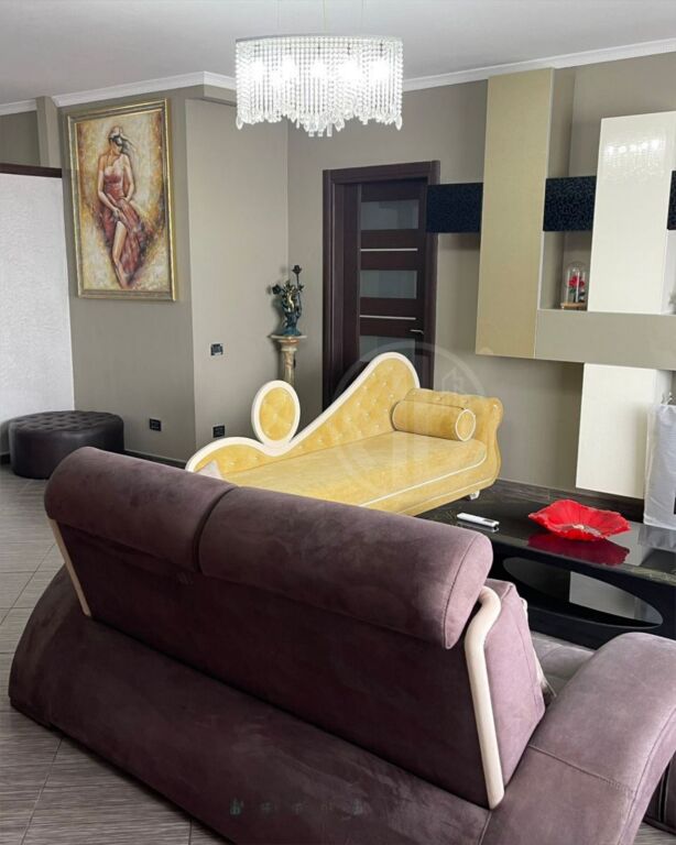 AFFITTASI APPARTAMENTO 2+1+2 – VIA DEL PORTO, DURRËS
