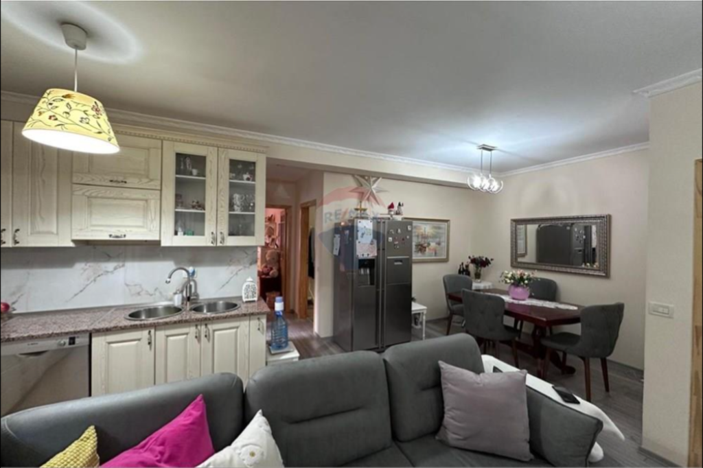 Apartament per shitje 2+1+2 tek Selita e Vjeter