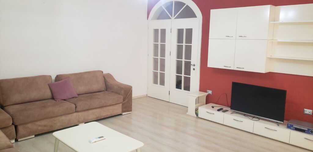 Jepet apartament me qira 2+1 ne Myslym Shyr