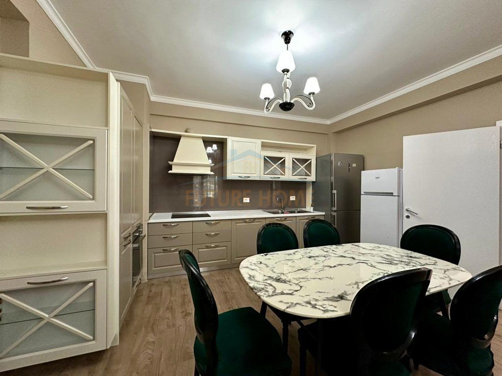 Qera, Apartament 3+1+2, Kopshti Botanik