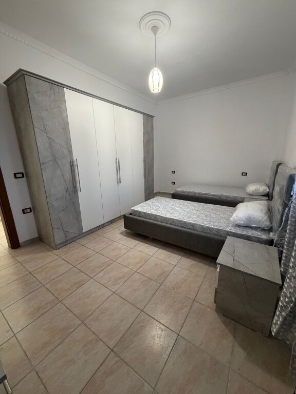 Jepet me qira apartament 2+1 tek Ish URT Durres