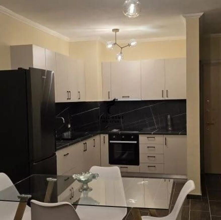 APARTAMENT ME QERA 2+1+2 YZBERISHT 50.000 LEKE FH-69233
