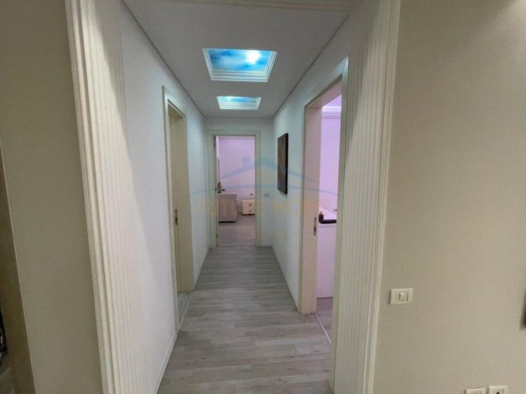Shitet Apartament 2+1+2+ Verande, Pallati me Shigjeta