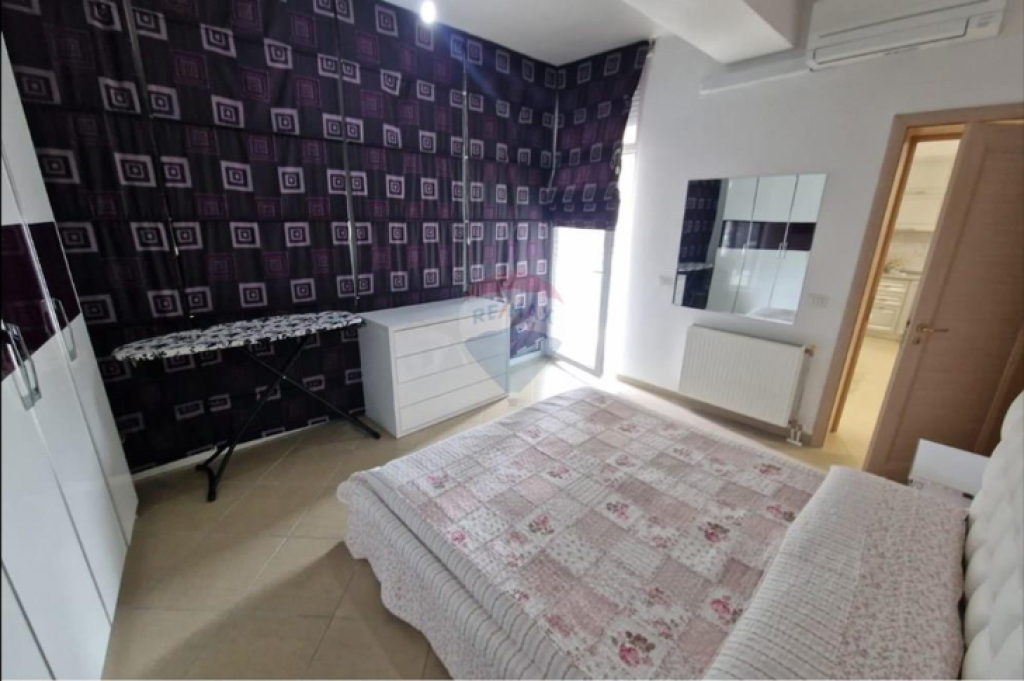 Appartamento in affitto 1+1 a Komuna e Parisit