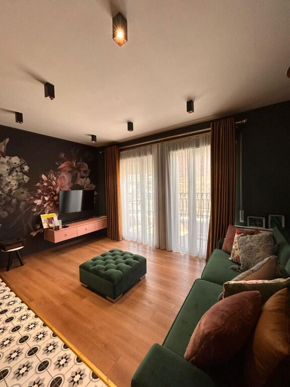 Shitet apartament 1+1 ne qender të Korces