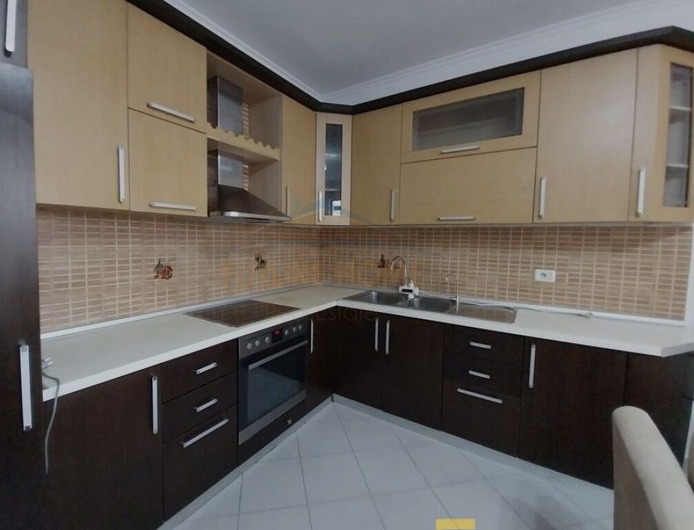 Affitto, Appartamento 2+1, Pasticceria Nela 6, Tirana.