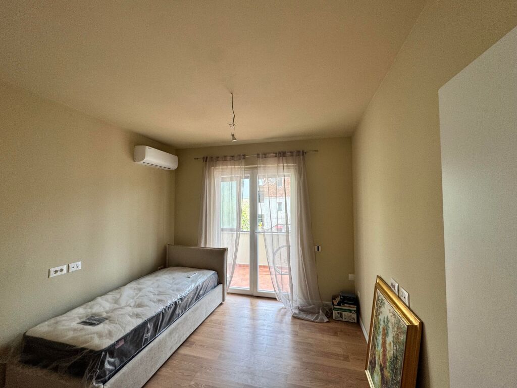 Apartament 2+1 Qera - Rruga e Durresit; Tirane