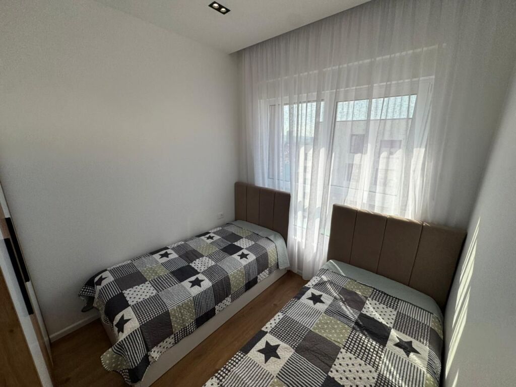 🏡 Jepet me qira apartament 2+1  📍 Vendndodhja: Kompleksi Kadiu, Ali Demi💰 Çmimi: 50,000 lek/muaj