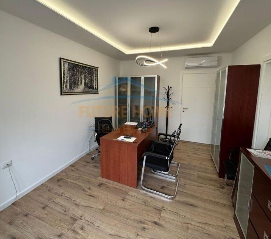 Locale Commerciale in Affitto, Viale Zogu 1, Tirana