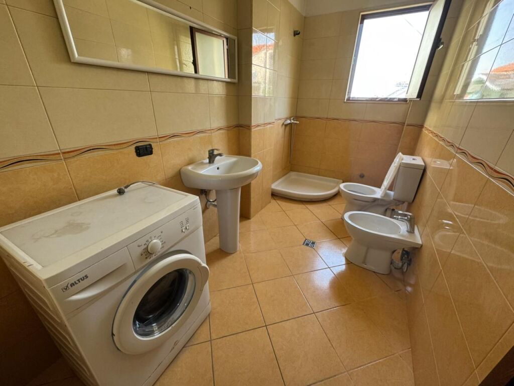 Jepet me Qira Apartament 1+1 – 21 Dhjetori ( Afer inxhinierise ) !