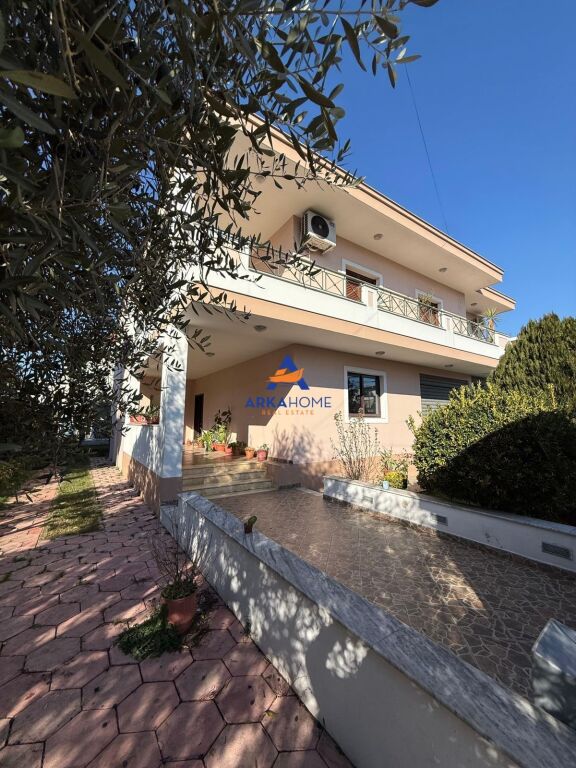 JEPET ME QERA VILË PRIVATE 2-KATE "TERMINALI I RI I TRENIT, TIRANË" 900 EURO