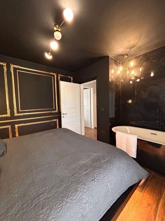 Shitet apartament 1+1 ne qender të Korces