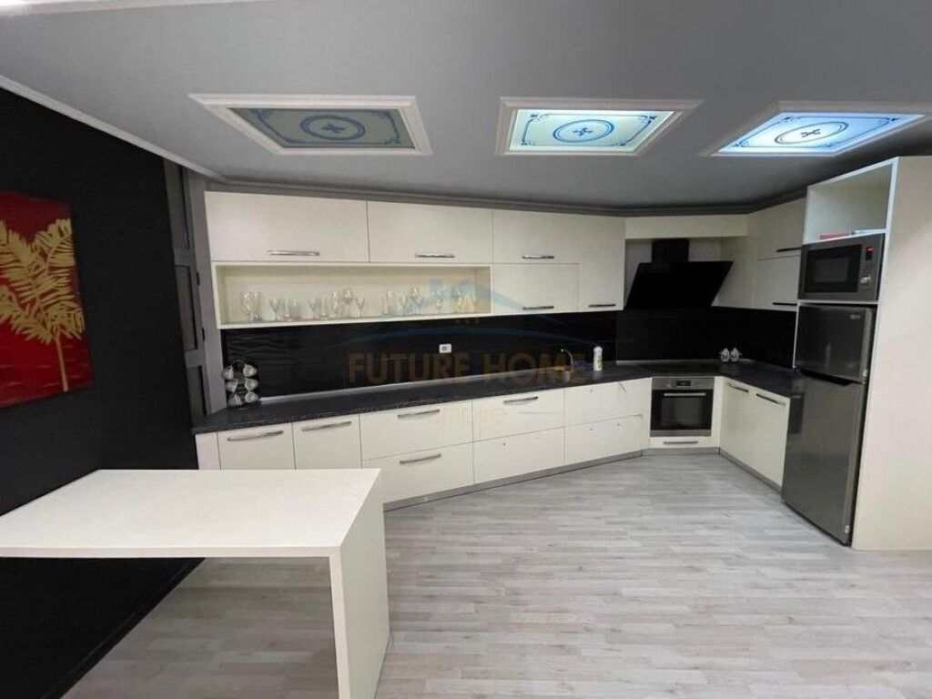 Shitet Apartament 2+1+2+ Verande, Pallati me Shigjeta