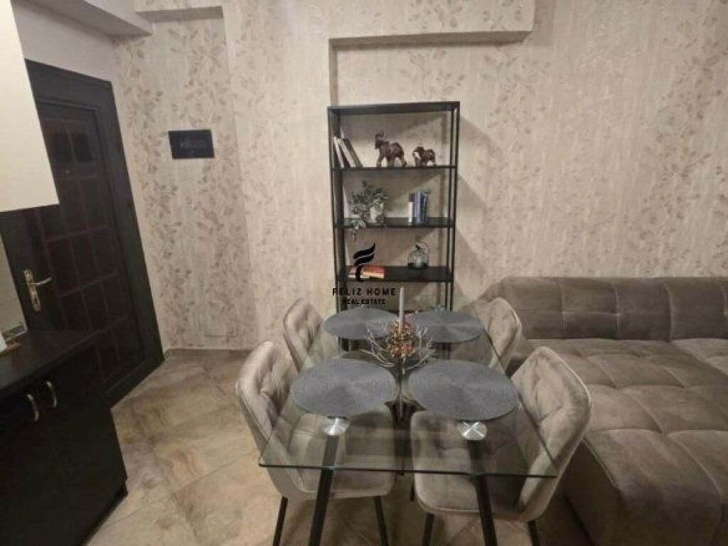 APARTAMENT ME QERA 1+1 RRUGA E BARRIKADAVE 65.000 LEKE FH-69064