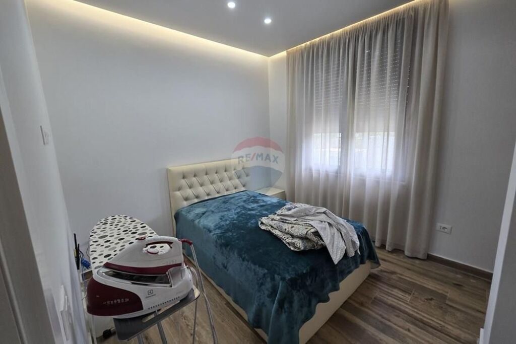 3-story villa for rent in Bërzhitë