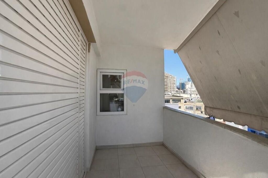 Shitet apartament 2+1+2 pranë Stadiumit Dinamo
