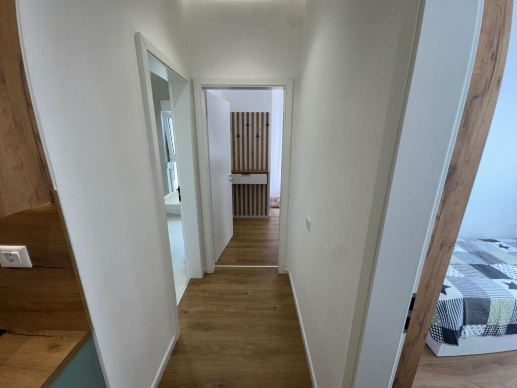 🏡 Jepet me qira apartament 2+1  📍 Vendndodhja: Kompleksi Kadiu, Ali Demi💰 Çmimi: 50,000 lek/muaj