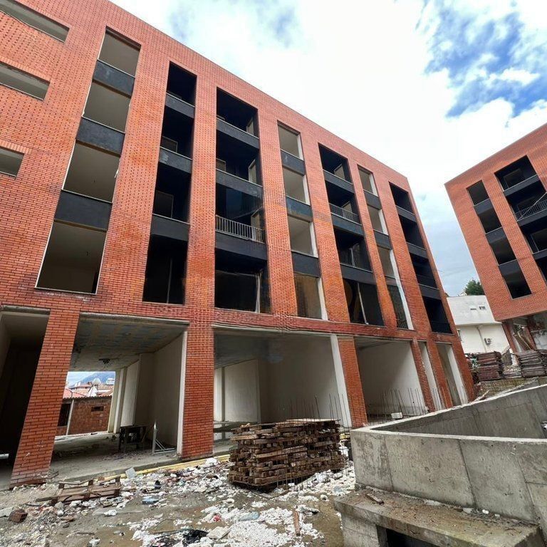 🏢 Negozio in vendita sulla strada – BridgeSide Residence ✨