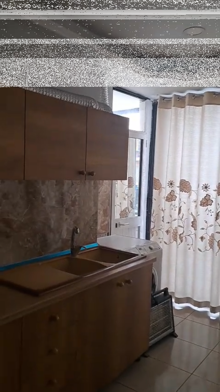 Studio apartment, Varri Bamit!