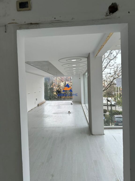 IN VENDITA AMBIENTE 71M2 "UNIVERSITÀ DELLO SPORT, VIA MUHAMET GJONLLESHA" 25000000 LEKE