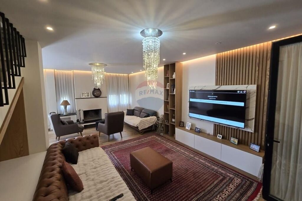 3-story villa for rent in Bërzhitë