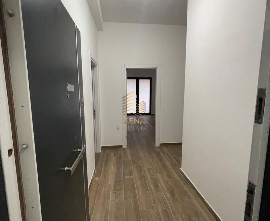 Affitto, Locale Commerciale, 2+1+balcone, Complesso Arlis – Via Dibra, 650 Euro/Mese
